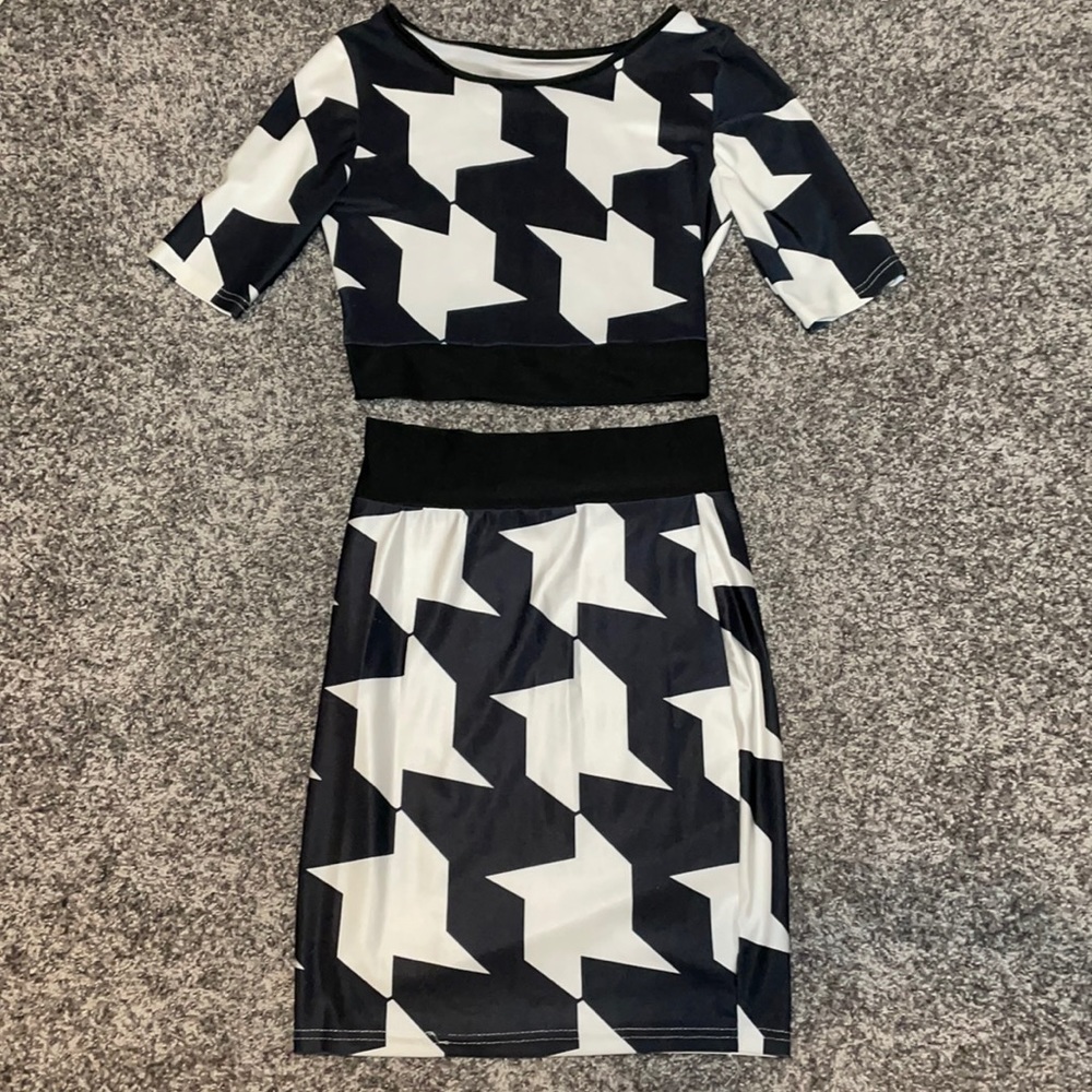 Matching Blk/Wht Top & Skirt - Picture 2 of 3